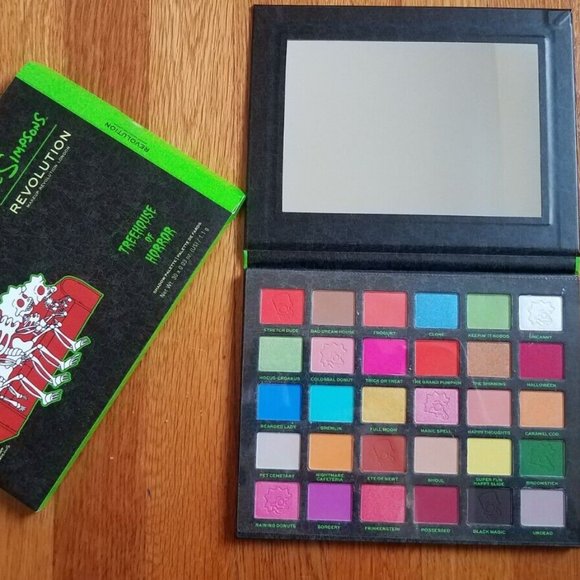 New Revolution TREEHOUSE OF HORROR The Simpsons SPOOKTACULAR Eye Shadow Palette - Picture 1 of 6